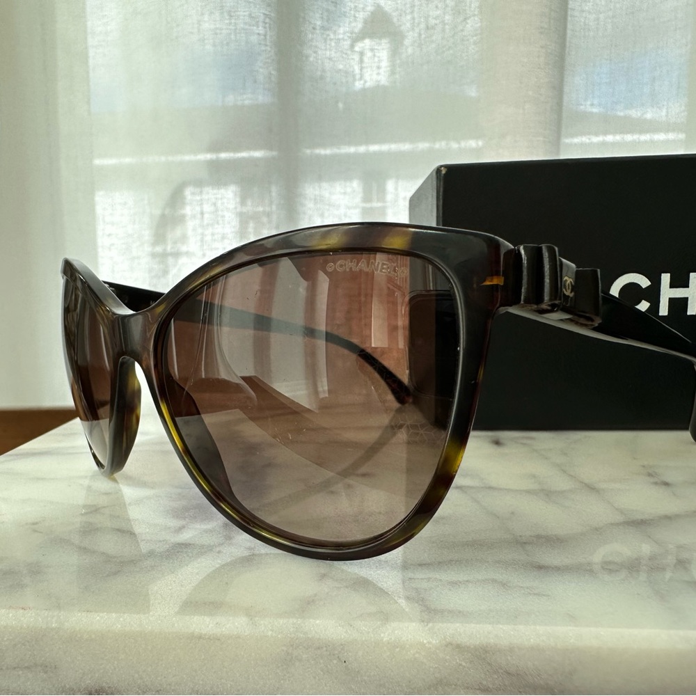 CHANEL sunglasses